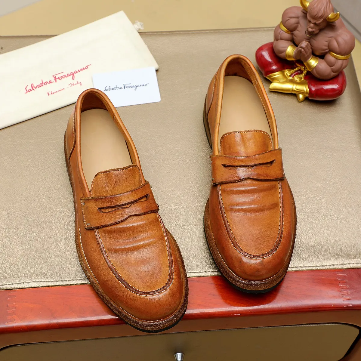 Men's shoes 💰920 💰 Louis Vuitton LV ® Autumn and Winter 🆕 models 🔛Full shoe counter First layer cowhide, 🐂Leather lined casual shoes for men, super soft outsole, a must for driving. Counter synchronization Original first layer cowhide Completely 1:1 mold customization 🌹Top version, 3 colors available! Number: 38-45 (37.46. Customized)
